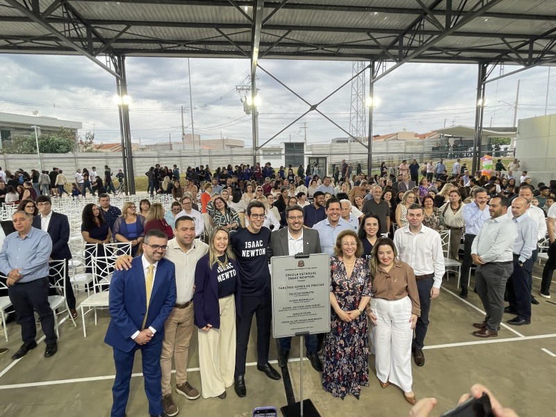 Araras inaugura Escola Estadual Isaac Newton com capacidade para atender 1.300 alunos