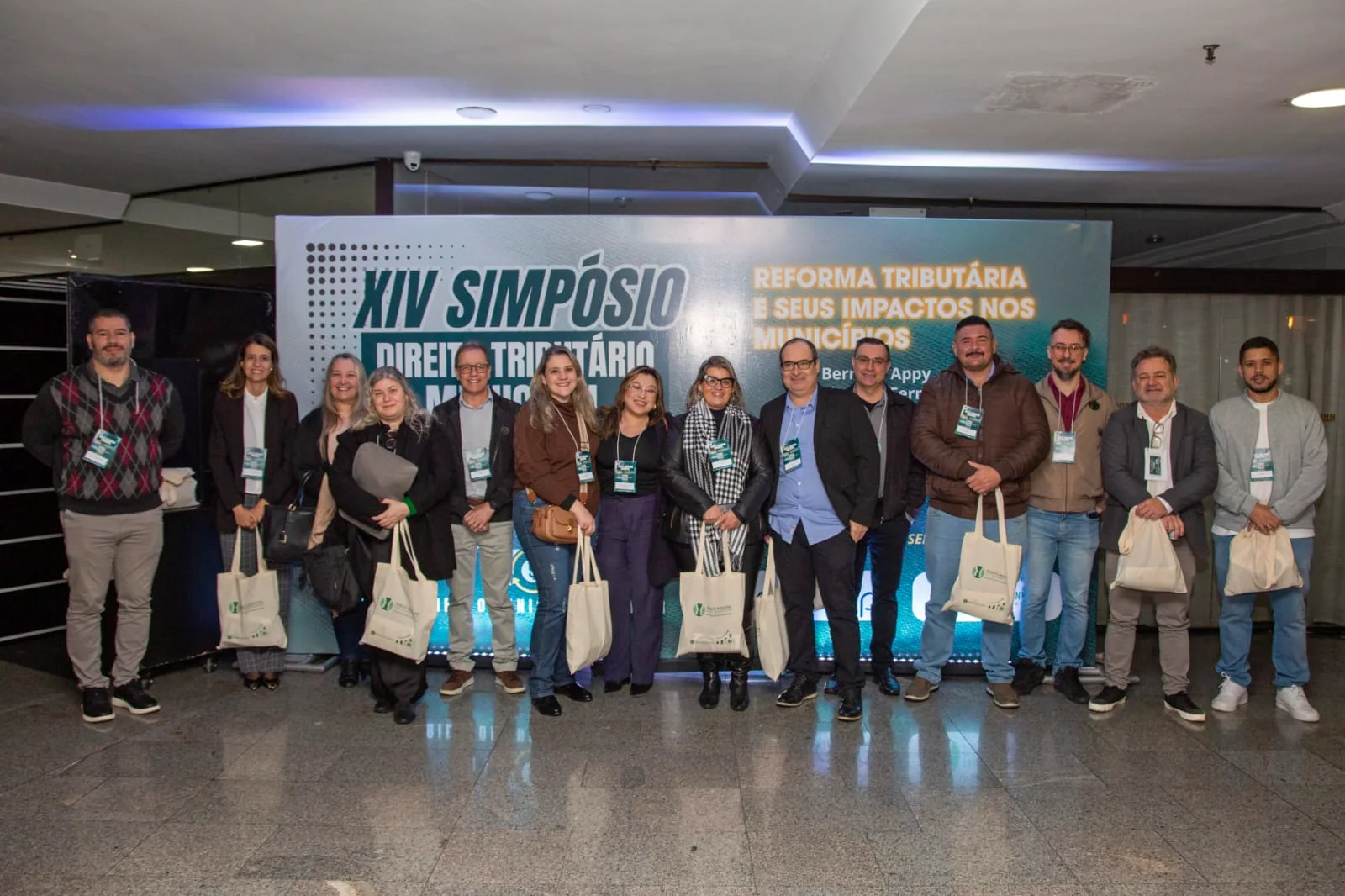 Servidores de Leme durante o XIV Simpósio de Direito Tributário Municipal, em Campinas